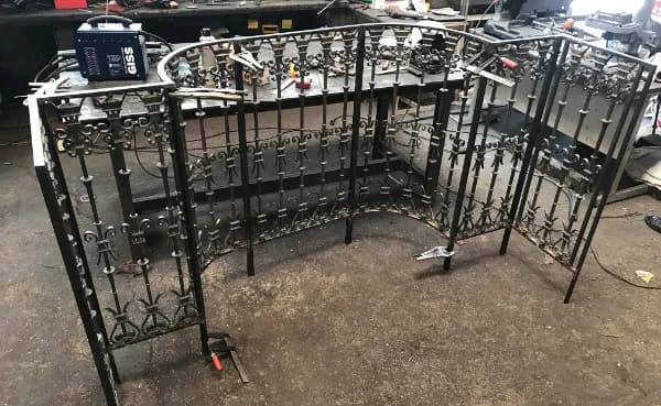 Balustradă și balcon