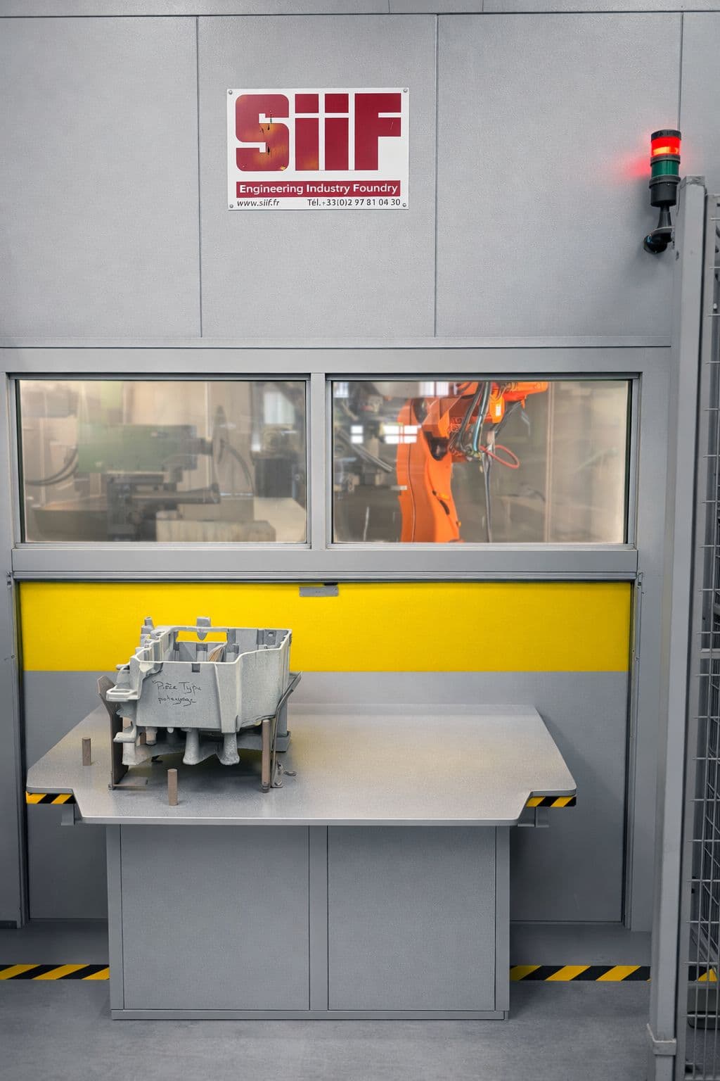 Robot de debavurare