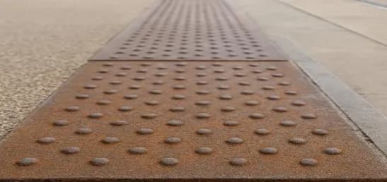 Placă podotactilă din fontă – Finisaj Corten